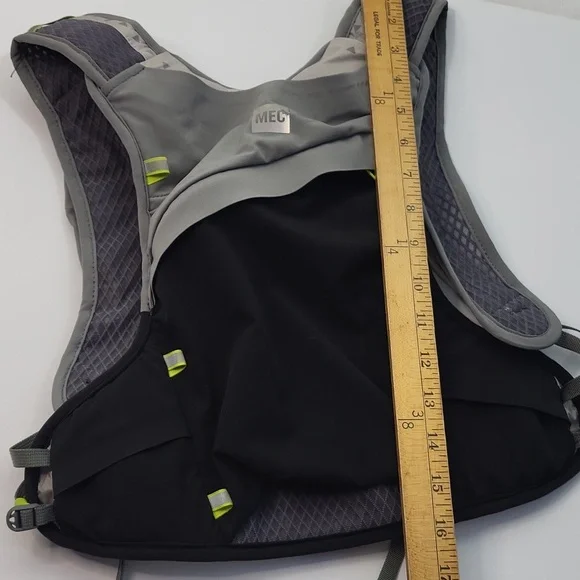 MEC Hydration Backpack - Picture 6 of 6